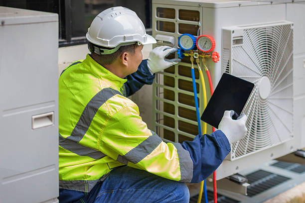 Professional Heat Pump Repair technician working in Edgemoor, DE